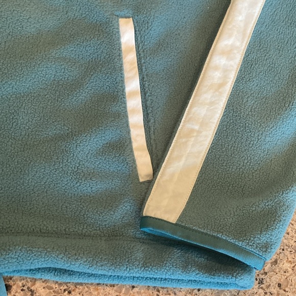 Girls Small Nike Therma Hooded Jacket / Fleece - Picture 4 of 10